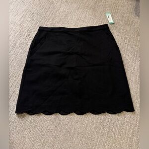 Scalloped short skirt